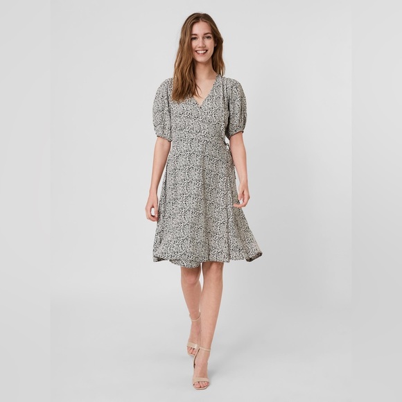 Vero Moda - White&Black Wrap Dress - Picture 1 of 1